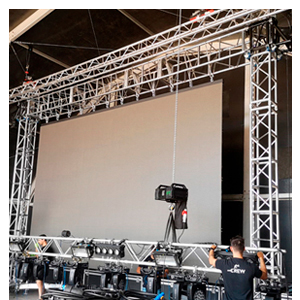 Towers to lift LED screens